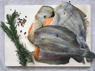 Фрайчизы со вкусом сметана и лук (100 гр.): Камбала камчатская вяленая с икрой