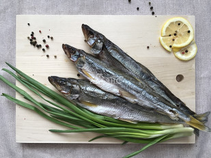 Фрайчизы со вкусом сметана и лук (100 гр.): Корюшка вяленая с икрой