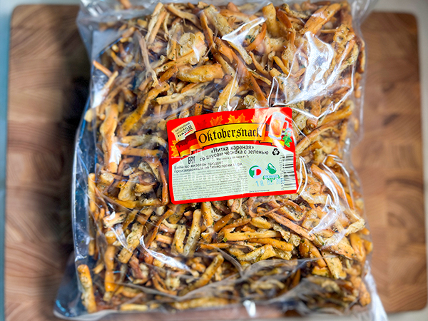 Нитка ЖАРЕНАЯ "Чеснок с зеленью" Oktobersnack 1 кг (сырный продукт) в Новосибирске
