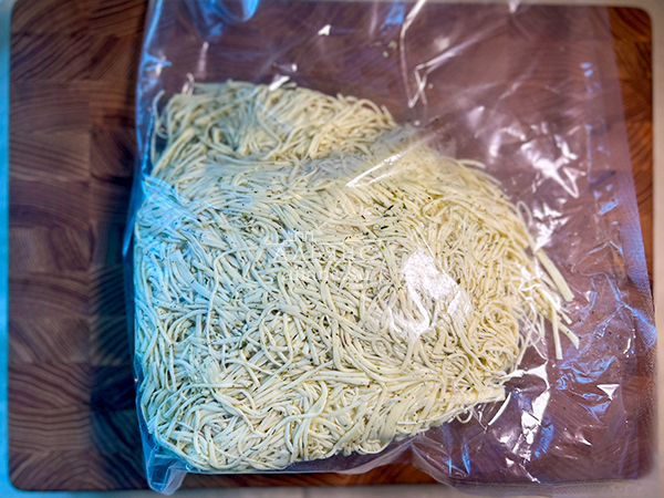 Сырный продукт ФЕРМЕРСКИЙ паутинка  укроп/чеснок в Новосибирске