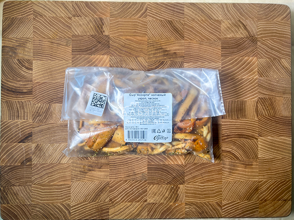 Сыр 150 гр ГОРНЫЙ СЫРОВАР (Ассорти копчёный с укропом и чесноком) в Новосибирске