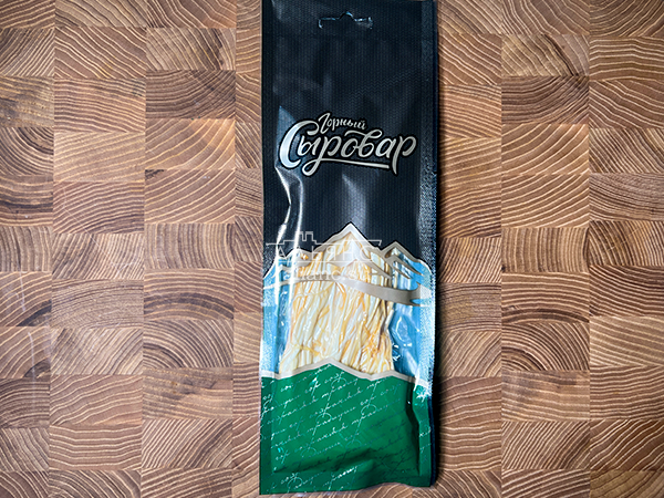 Сыр 60 гр ГОРНЫЙ СЫРОВАР (Паутинка копчёная) в Новосибирске