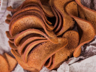 Снеки к пиву: Ресторанные гренки с креветкой